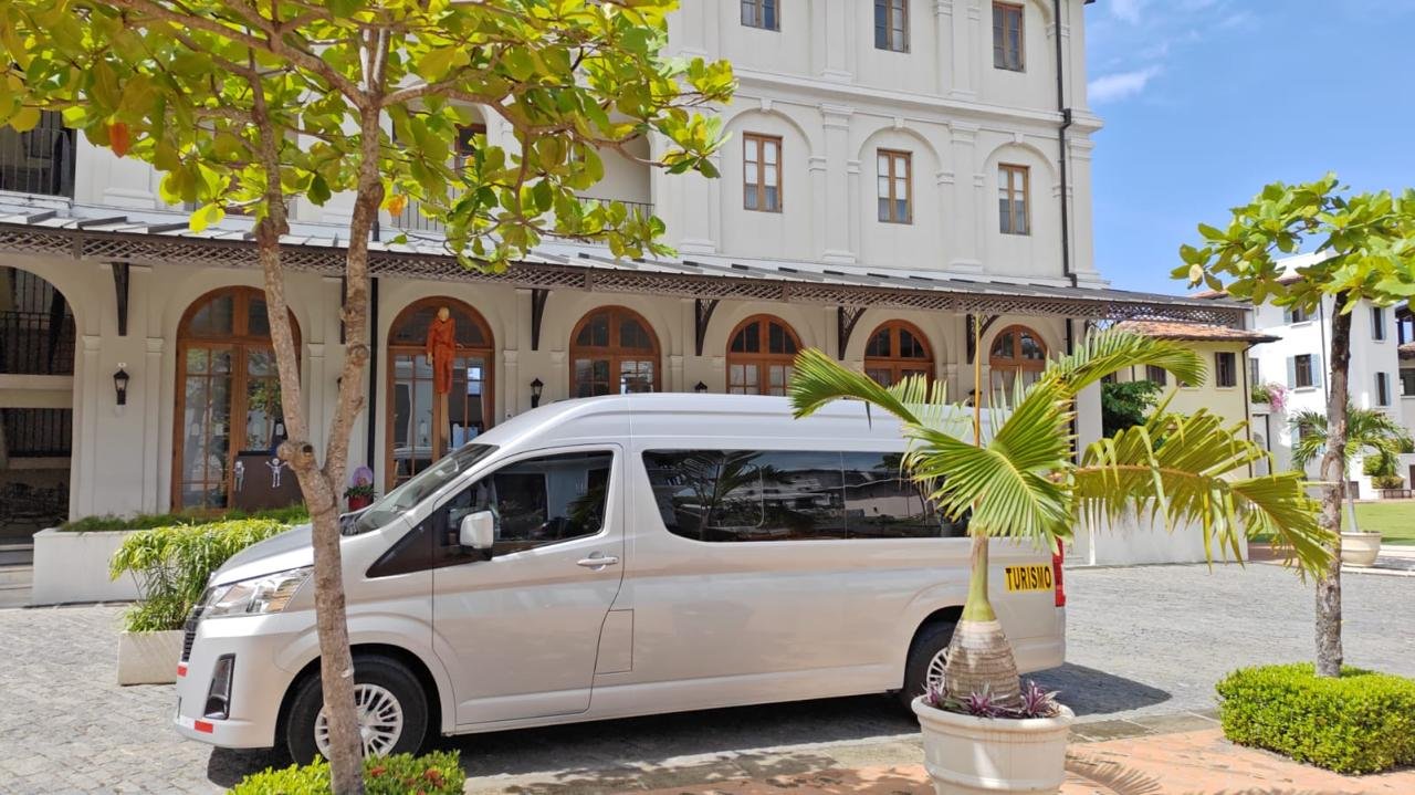 Happy passengers using private shuttle transportation in Guanacaste Costa Rica